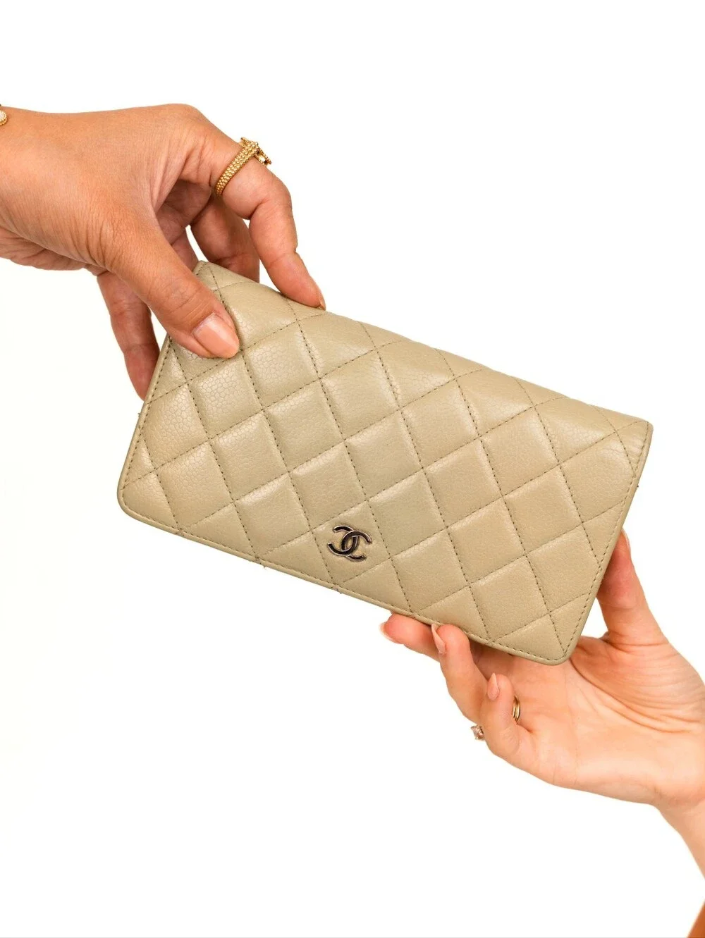 🩶CHANEL Authentic Khaki Quilted Leather Yen Wallet/Clutch🩶